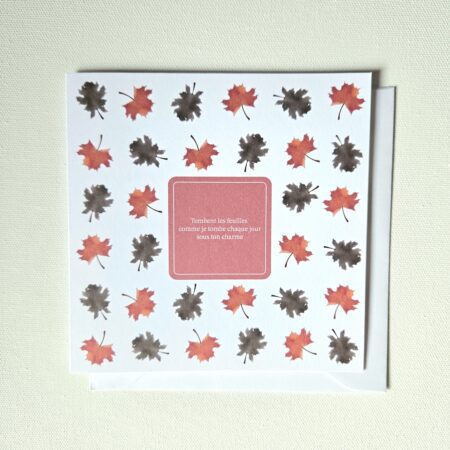 Carte d’automne décorée de feuilles rouges et brunes avec un message d'amour au centre