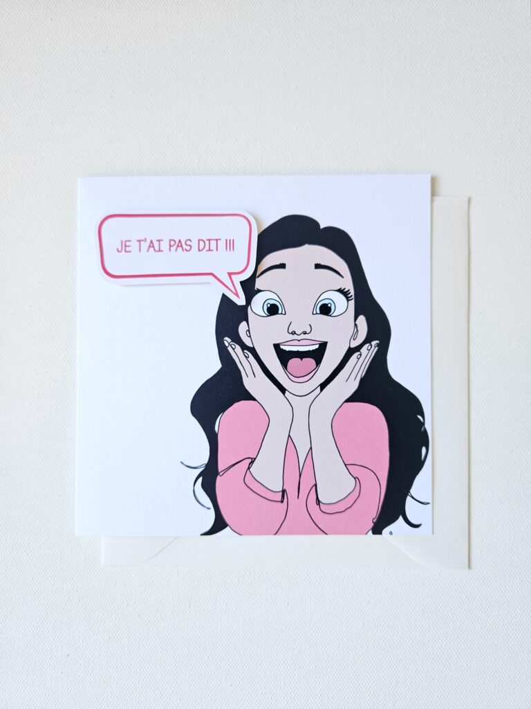 Carte Octobre Rose "Je t'ai pas dit !!!" avec une femme souriante vêtue de rose